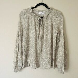 Carly Jean Los Angeles Pippa Blouse in Sage floral. Size Small